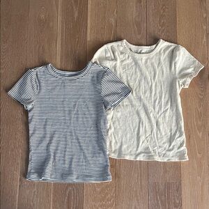 Vineyard Vines Navy Striped and Cream Short Sleeve Tees. Women xs and xxs.